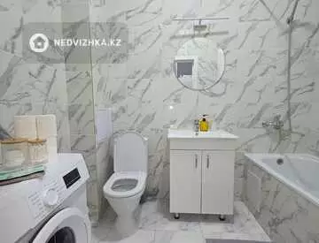 1-комнатная квартира, этаж 10 из 10, 40 м², посуточно