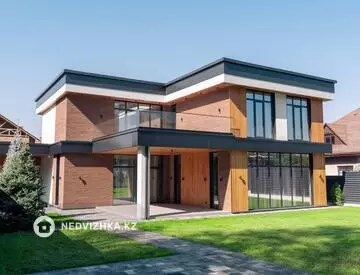 5-комнатный дом, 10 соток, 280 м²