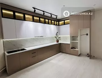 4-комнатная квартира, этаж 1 из 1, 240 м²