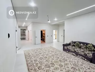 4-комнатная квартира, этаж 1 из 1, 240 м²