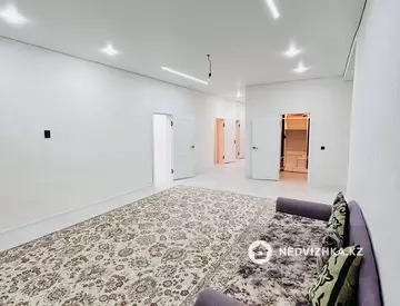 4-комнатная квартира, этаж 1 из 1, 240 м²