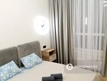 2-комнатная квартира, этаж 9 из 18, 43 м², посуточно