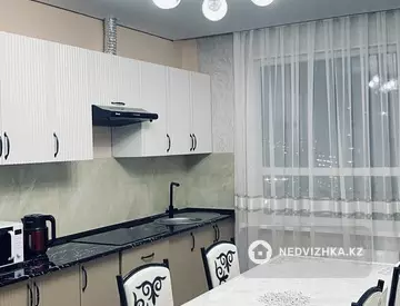 1-комнатная квартира, этаж 11 из 16, 52 м², посуточно