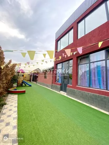 4-комнатный дом, 6 соток, 330 м²