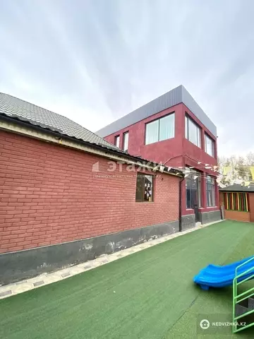 4-комнатный дом, 6 соток, 330 м²