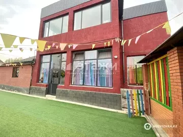 4-комнатный дом, 6 соток, 330 м²