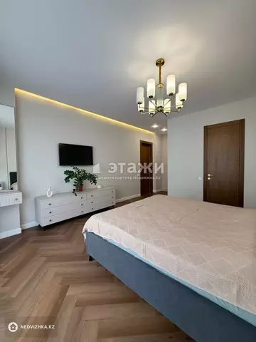 4-комнатная квартира, этаж 8 из 12, 138 м²