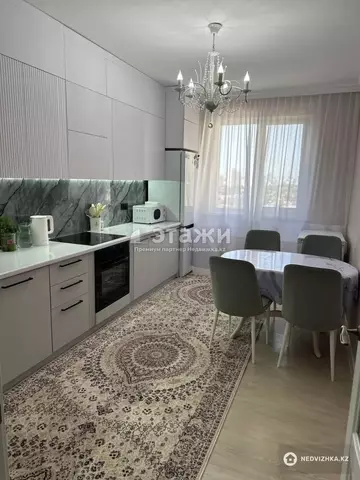 3-комнатная квартира, этаж 12 из 14, 90 м²