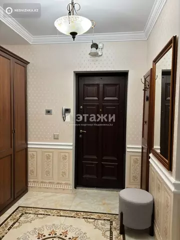 3-комнатная квартира, этаж 5 из 7, 110 м², на длительный срок