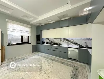9-комнатный дом, 9 соток, 375 м²