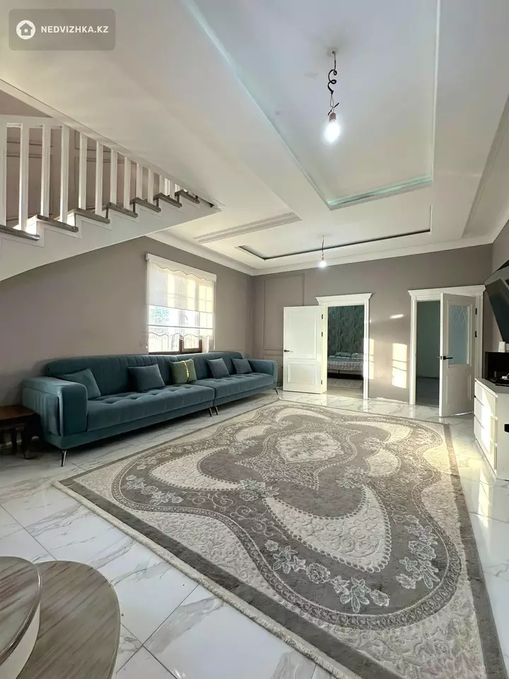 375 м², 9-комнатный дом, 9 соток, 375 м², изображение - 1
