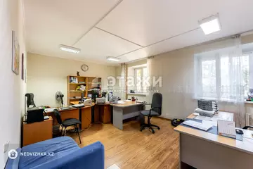 4-комнатная квартира, этаж 1 из 10, 120 м²