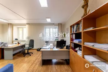 4-комнатная квартира, этаж 1 из 10, 120 м²