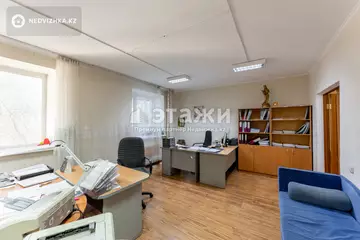4-комнатная квартира, этаж 1 из 10, 120 м²