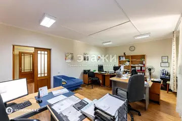 4-комнатная квартира, этаж 1 из 10, 120 м²