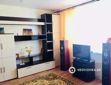2-комнатная квартира, этаж 2 из 5, 65 м², на длительный срок