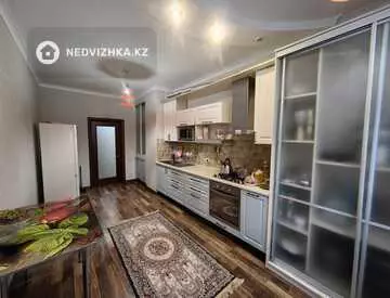 2-комнатная квартира, этаж 2 из 4, 82 м²