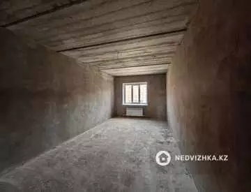 2-комнатная квартира, этаж 3 из 5, 81 м²
