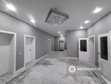 4-комнатная квартира, этаж 5 из 5, 156 м²