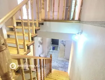 5-комнатная квартира, этаж 5 из 6, 137 м²