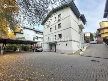 3-комнатная квартира, этаж 3 из 3, 125 м², на длительный срок