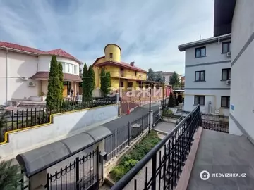 3-комнатная квартира, этаж 3 из 3, 125 м², на длительный срок