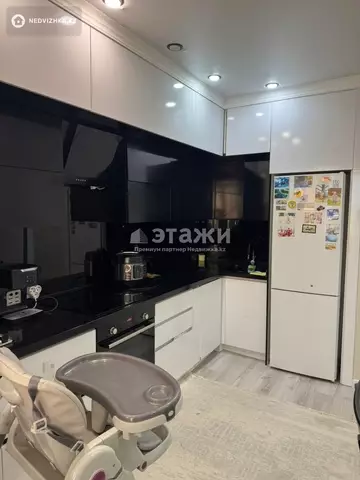 3-комнатная квартира, этаж 2 из 8, 82 м²
