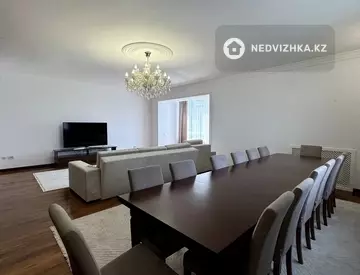 4-комнатная квартира, этаж 4 из 6, 250 м²