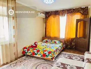 1-комнатная квартира, этаж 3 из 5, 45 м², посуточно