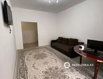 3-комнатная квартира, этаж 2 из 10, 84 м²