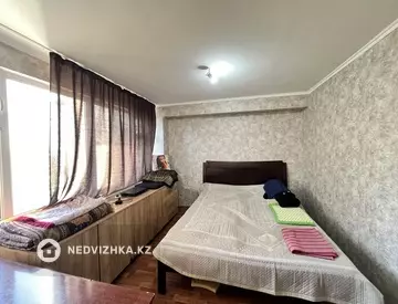 3-комнатная квартира, этаж 4 из 5, 60 м²