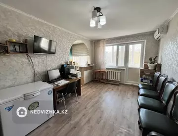 3-комнатная квартира, этаж 4 из 5, 60 м²
