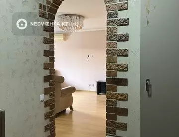 3-комнатная квартира, этаж 3 из 5, 100 м²