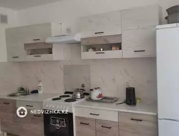 3-комнатная квартира, этаж 2 из 10, 93 м², на длительный срок