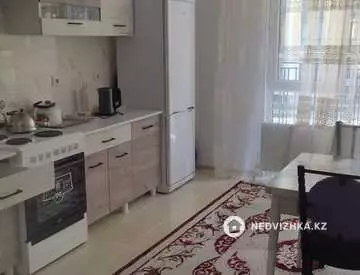 3-комнатная квартира, этаж 2 из 10, 93 м², на длительный срок