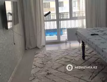 3-комнатная квартира, этаж 2 из 10, 93 м², на длительный срок