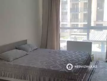 3-комнатная квартира, этаж 2 из 10, 93 м², на длительный срок