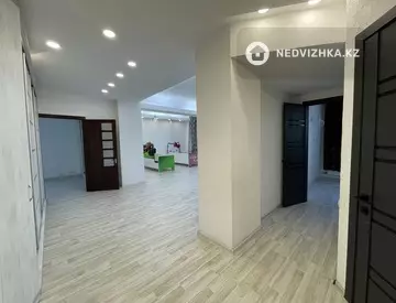 3-комнатная квартира, этаж 4 из 4, 84 м²