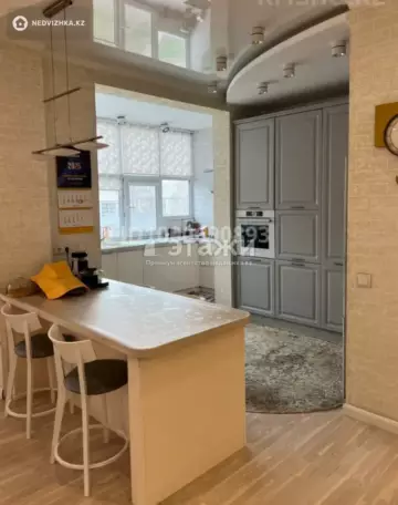 4-комнатная квартира, этаж 5 из 7, 195 м²