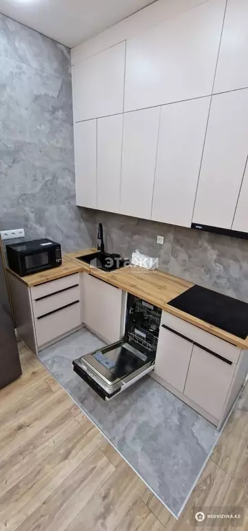 2-комнатная квартира, этаж 14 из 18, 58 м², на длительный срок