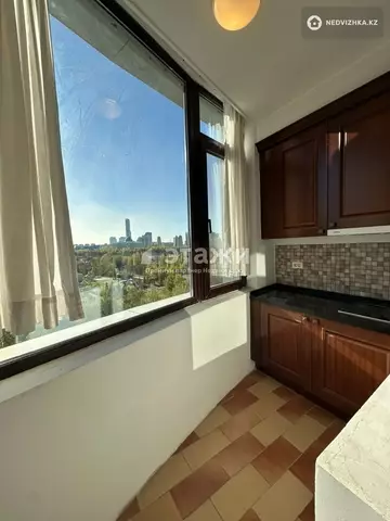 5-комнатная квартира, этаж 3 из 21, 223 м²