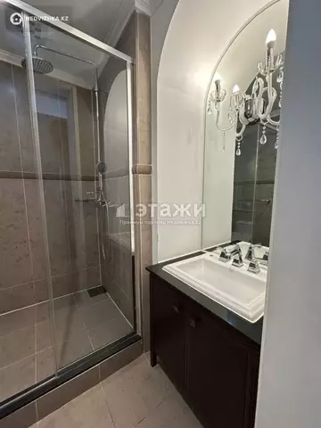 5-комнатная квартира, этаж 3 из 21, 223 м²