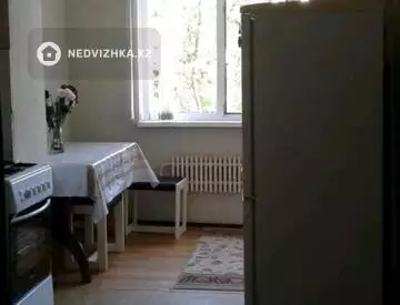 2-комнатная квартира, этаж 2 из 5, 55 м², на длительный срок