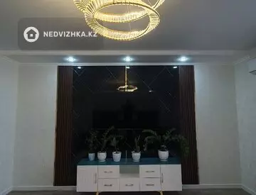 4-комнатная квартира, этаж 8 из 9, 157 м²