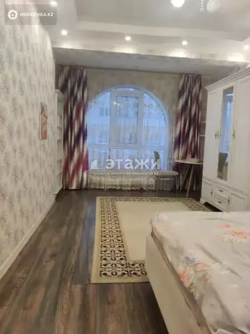 4-комнатная квартира, этаж 14 из 18, 142 м²