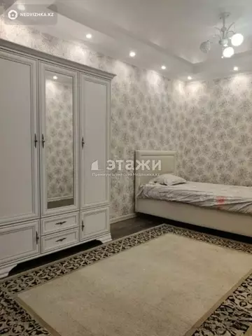 4-комнатная квартира, этаж 14 из 18, 142 м²
