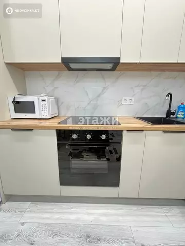 1-комнатная квартира, этаж 4 из 17, 37 м², на длительный срок