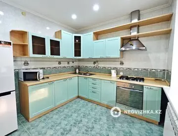 3-комнатная квартира, этаж 4 из 4, 77 м²