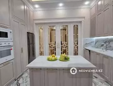 7-комнатный дом, 8 соток, 300 м²