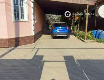 5-комнатный таунхаус, 4 соток, 200 м², на длительный срок